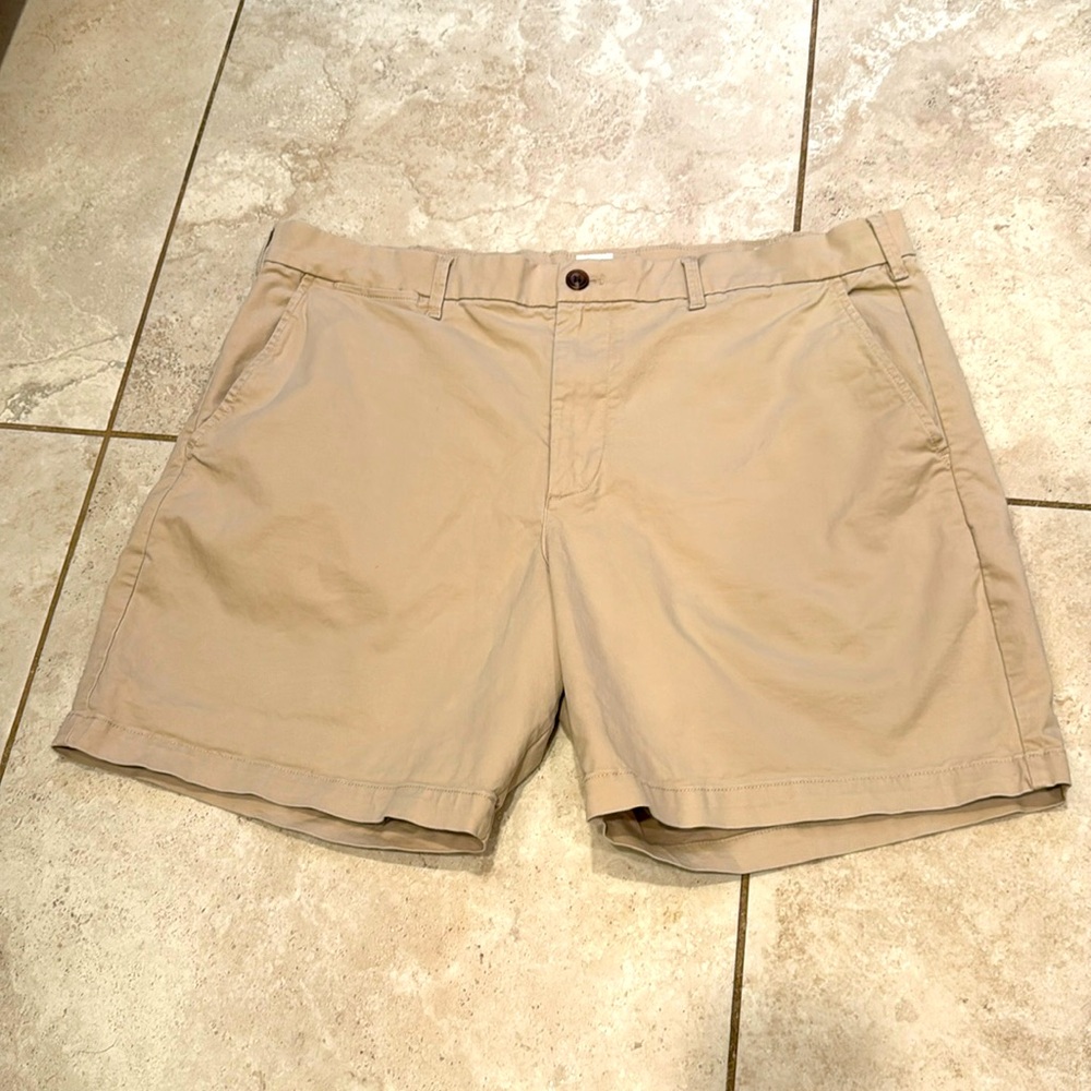 Gap 7” flat front khaki shorts, men’s size 36
